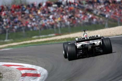 Kan Button holde sig foran konkurrenterne på Silverstone?
